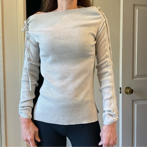 Veronica Beard pullover sweater, rooshing on sleeves, pale gray, so soft! Sz S - Picture 6 of 11